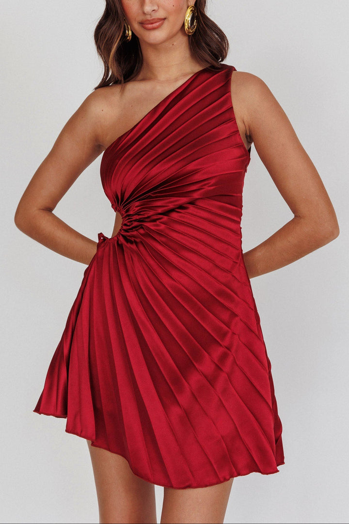 Tyla Waterfall One-Shoulder Plisse Dress Maroon
