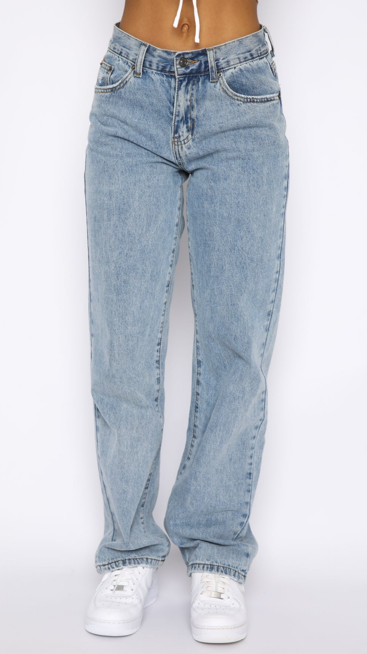Callista Mid Rise Straight Leg Jeans in blue Wash