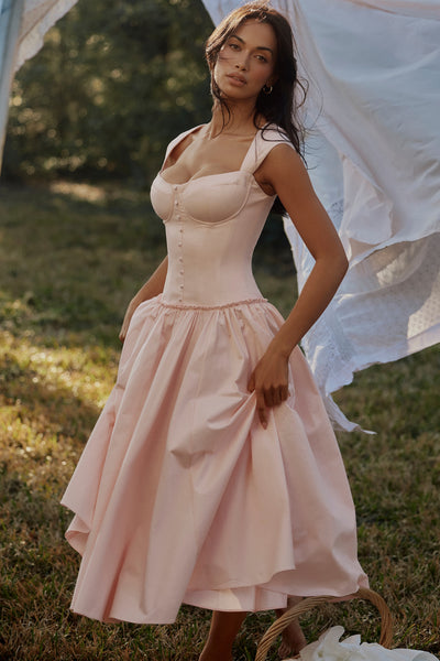 OUTCAST: Latest Fashion Trends in Women’s Clothing Online