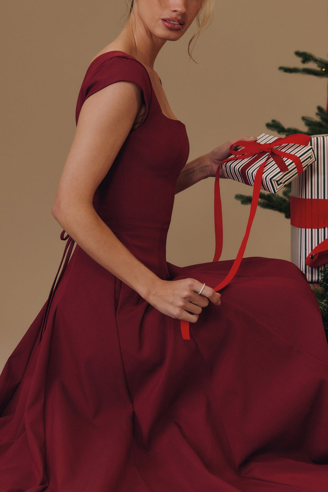 Elise Cap Sleeve Midi Dress in Maroon