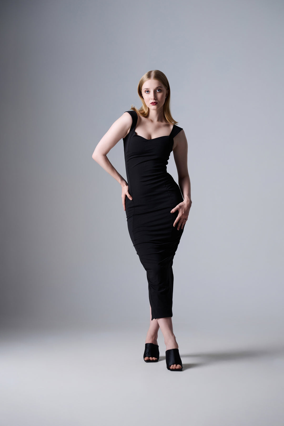 Adela sweetheart Neckline Maxi Dress in Black